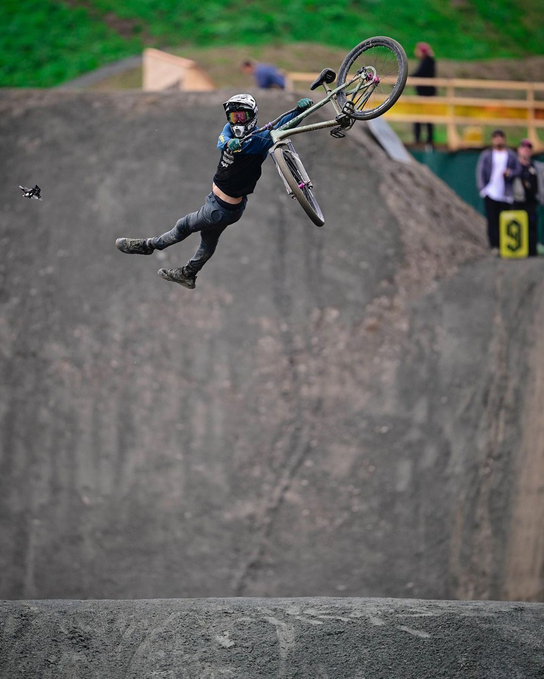 6530cf1697b7783 6530cf1697b7783